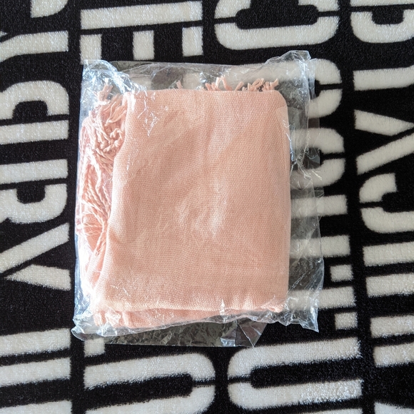 Pink oblong scarf Never-worn - Picture 2 of 4